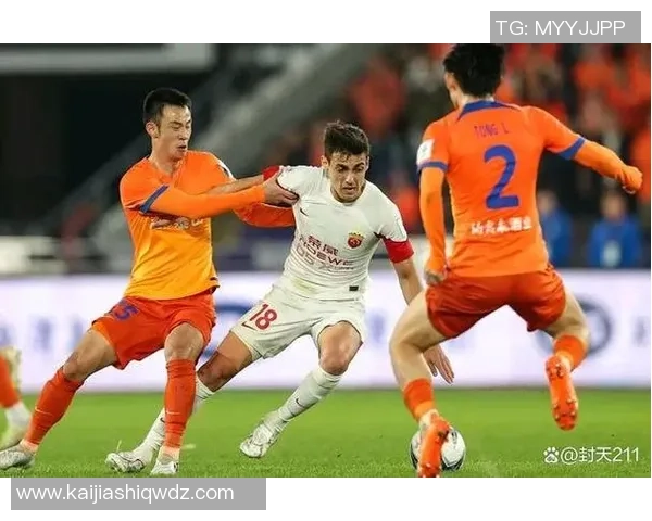 足球明星群聊名称大揭秘:一起探讨绿茵场上的传奇与荣耀